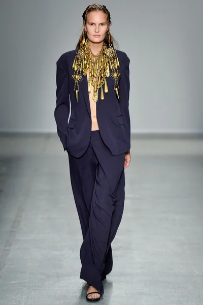 Look 38